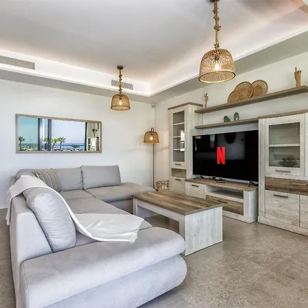 Mila - Pool, Gym, Sauna, Terrace & Sea View