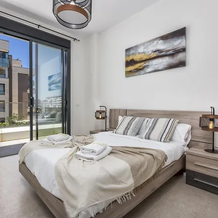 Mila - Pool, Gym, Sauna, Terrace & Sea View *