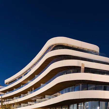 Mila - Pool, Gym, Sauna, Terrace & Sea View *