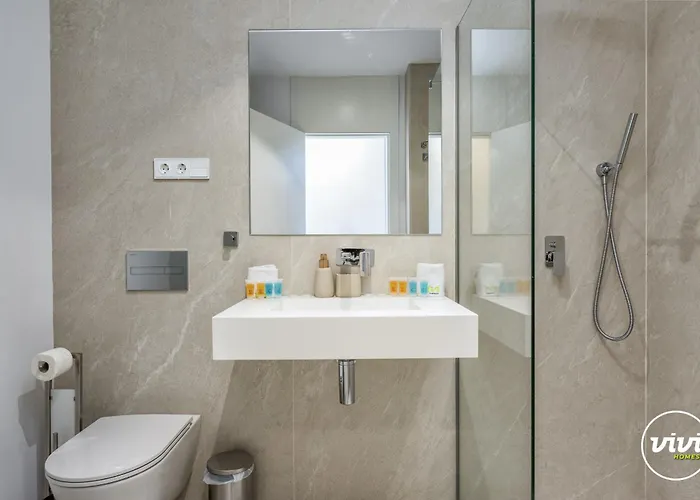 Apartment Mila - Pool, Gym, Sauna, Terrace & Sea View *