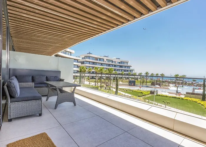 Mila - Pool, Gym, Sauna, Terrace & Sea View Apartment