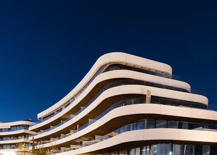 Mila - Pool, Gym, Sauna, Terrace & Sea View *