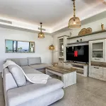 Mila - Pool, Gym, Sauna, Terrace & Sea View